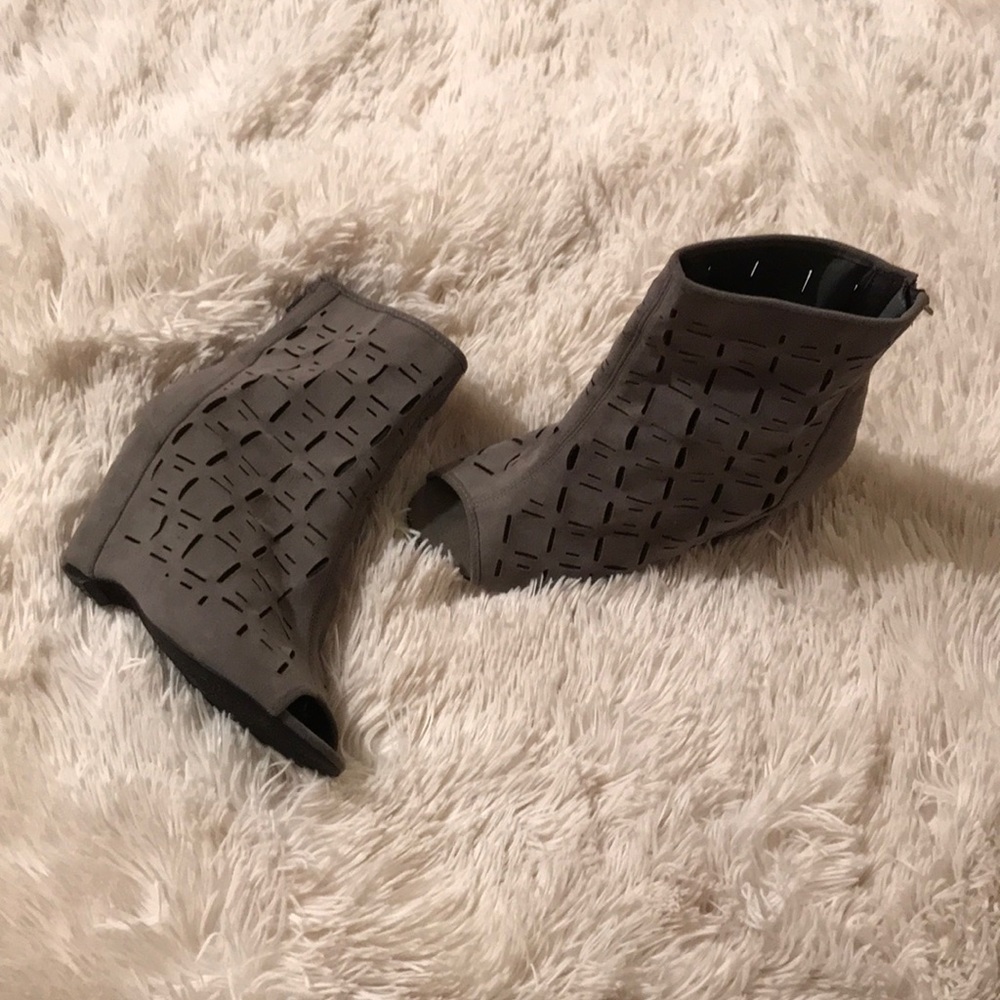 Qupid grey suede wedges